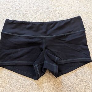 Fleo Black Apex Contour Shorts